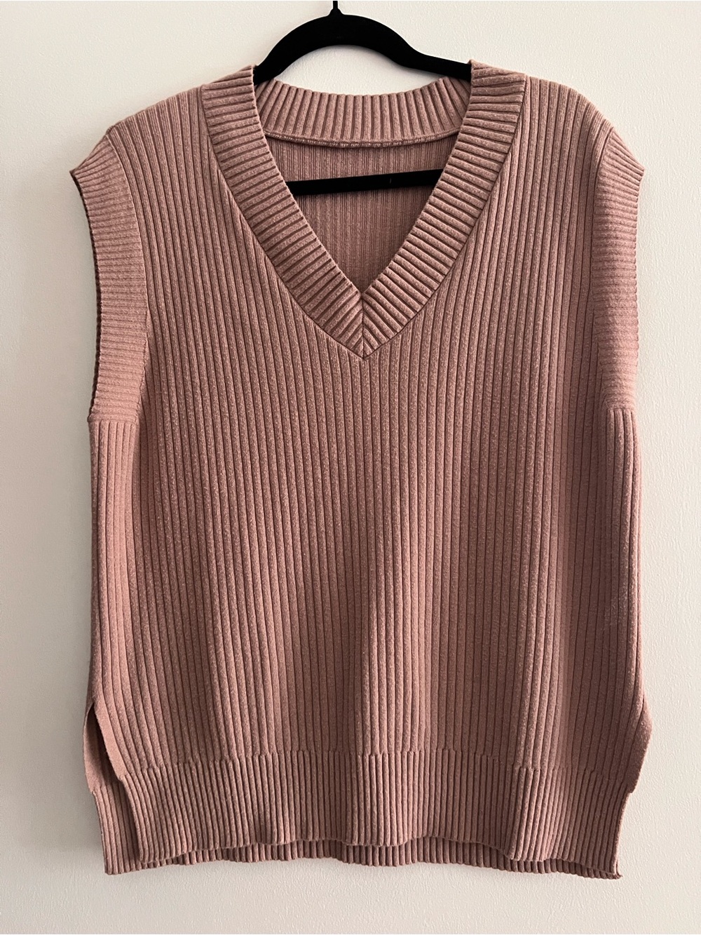 Sleeveless V-Neck Ribbed Sweater Vest - Mauve